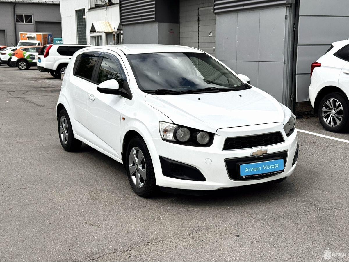 Chevrolet, Aveo, 1598, 109, бензин, хэтчбек, автомат, передний привод, среднее состояние, левый, белый, 830 000 ₽